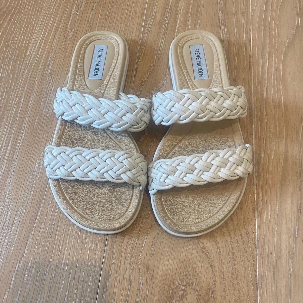 Steve Madden flat sandals